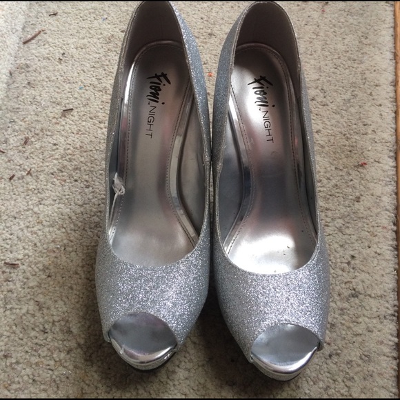 Silver Peep Show - Picture 2 of 5